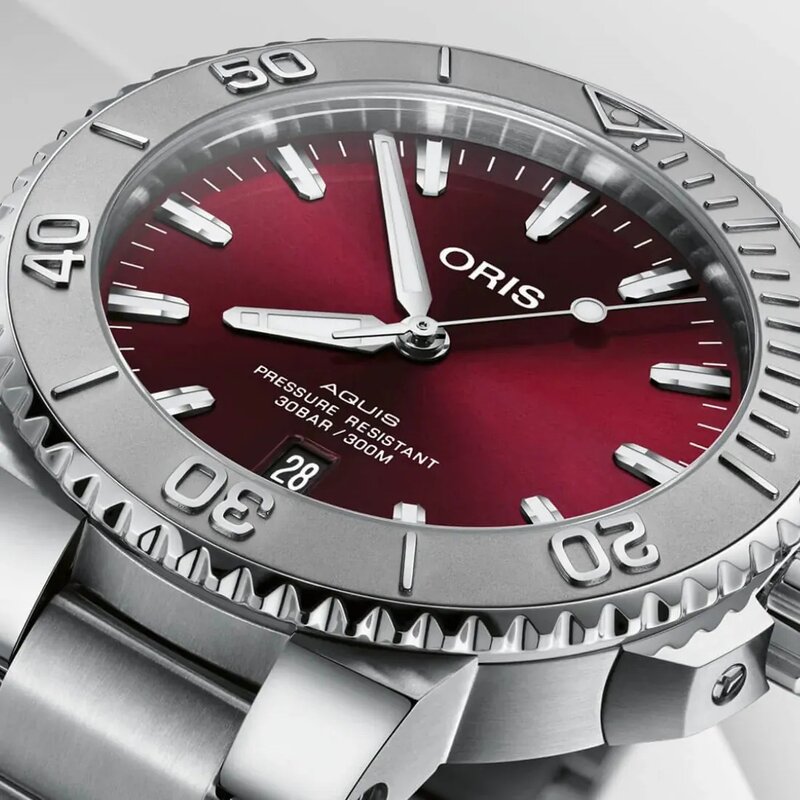 Reloj Oris Aquis Date Cherry